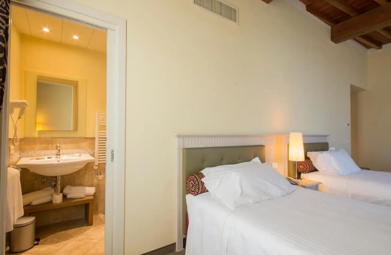 Lhp Hotel צ'רטאלדו 4*,
